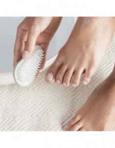 BETER CEPILLO UÑAS DOBLE PÚAS DE NYLON 2