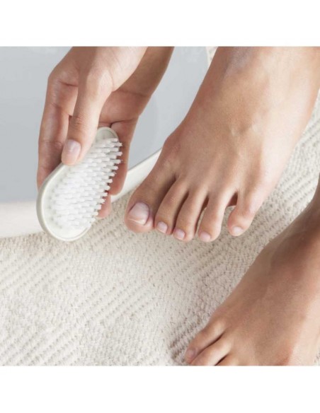 BETER CEPILLO UÑAS DOBLE PÚAS DE NYLON